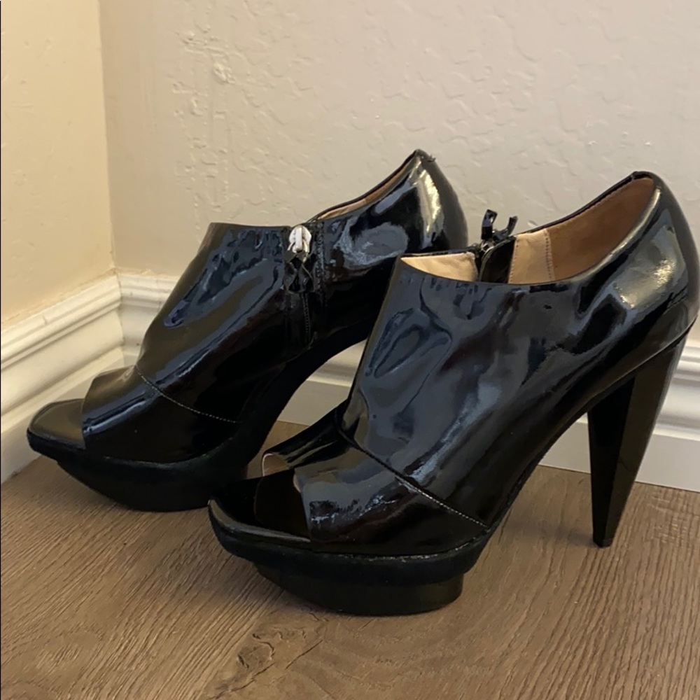 Pour La Victoire Size 8 Heels